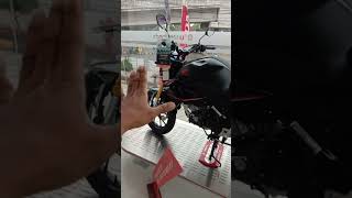 apa bedanya Honda cb150r dengan cb150x ?