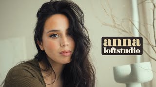 Video Portrait Anna in cozy loft | Sony FX3 + 35mm F1.4