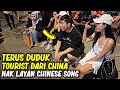 Tourist China ni terus keluarkan phone record SENTUHAN bila Bob bagi  Chinese Song