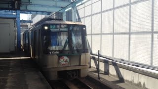 横浜市営地下鉄10000形　センター南駅に到着（日吉行）