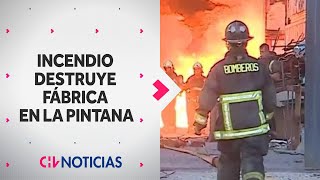 INCENDIO EN LA PINTANA: Llamas destruyen fábrica de muebles y alertan peligro de propagación