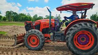 Kubota M8808 เวทม่วงนี้แรงจริงๆดันดินเกียร์2 อย่างเดียวเลย