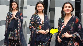 Pregnant Alia Bhatt Showing Their Baby Bump in Style