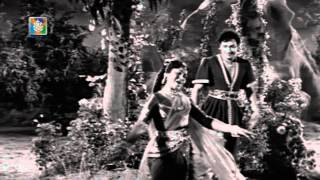 Mellusire Savigana- Veera Kesari - Dr.Rajkumar , Leelavathi - Kannada Classics