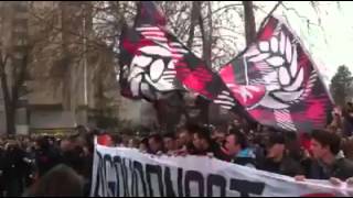 PROTESTI U ZENICI: ROBIJAŠI PORUČUJU 'NE DAMO ČELIK'