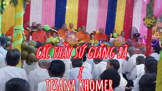 các sư thầy giảng bài. 5 ông. tesana 5 ghế