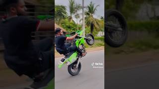 D tracker stunt srilanka 💥💥😈 #srilanka #dtracker #biketiktok #autoclub