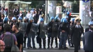 Raw: Protest in Italy over labor reforms