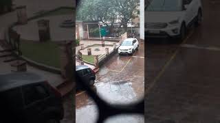 Unseasonal rain in Mumbai, mid-November when it should be cool. Blame it on global warming???