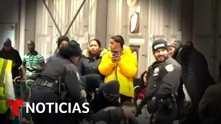 Dan a conocer agresión a policías en albergue para migrantes en Nueva York | Noticias Telemundo