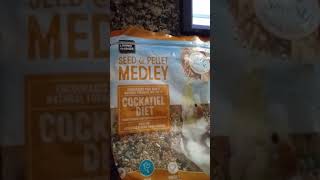 All living things seed and pellet MEDLEY for small parrots , cockatiel, Review