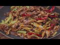 【火哥的菜】四川的泡菜成就了这道开胃的泡辣椒炒鸡杂 chicken giblets with pickled peppers