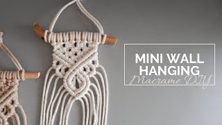 Macramé mini wall hanging. Macrame pennant pattern for wall hanging