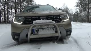 SUVs in snow: Dacia Duster and Mazda CX5.