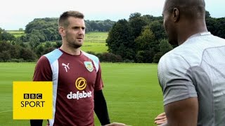 Burnley's Tom Heaton learns to catch NFL-style - BBC Sport