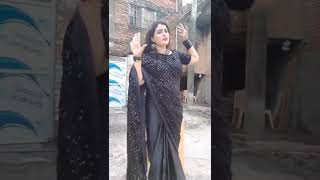 सावन में कहा था आऊंगा सोने के कंगन लाऊंगा ना तू आया ना तेरे कंगन my favourite black saree Instagram