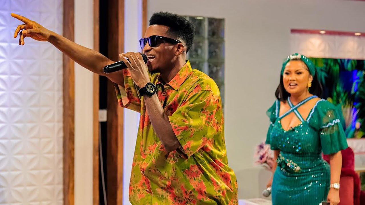 Kofi Kinaata Storms Onua Showtime; Full Interview With Nana Ama Mcbrown ...