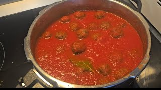 Albóndigas caseras con salsa de tomate