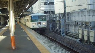 特急踊り子号伊豆急下田行き185系　茅ヶ崎駅6番線通過