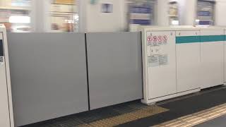 Japanese platform screen door. Tokyu meguro line`Okusawa'station.東急目黒線ホームドア開閉シーン(奥沢駅).