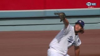 STL@LAD Gm1: Kershaw long tosses before the game