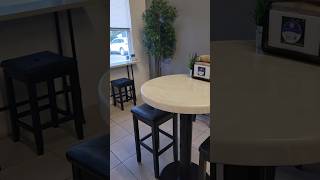 Dina's Vegan Deli 4: Seating Area