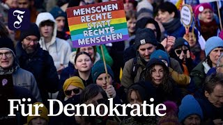 Mit prominenten Gästen: Zehntausende demonstrieren abermals gegen Rechts