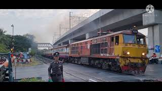 จุดตัดโค้งดอนเมืองยามเย็น กับ รวมคลิปขบวนรถไฟ | Don Mueang Curve Level Crossing with evening trains