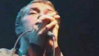 yellow-chris martin and noel gallagher live
