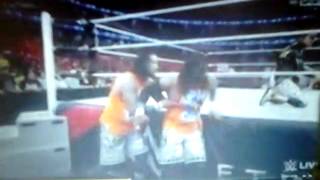 WWE Stardust & Goldust vs the Usos ( raw 8/25/2014)