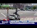 一個不禮讓.一個不減速！公車重機相撞 騎士卡車底 ｜tvbs新聞 @tvbsnews02