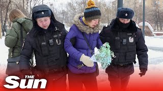 Moscow police arrest people laying flowers on Ukraine anniversary