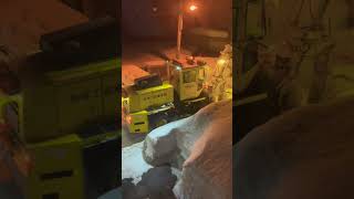 【#除雪車  】夜の訪問車！雪を砕いて掻き込み遠くへ飛ばす「小型ロータリー除雪車」 #shorts #short #ショート #歩道除雪 #拡幅除雪 #雪 #冬 #雪解け #排雪