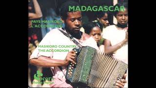 Madagascar - Pays Masikoro - L'Accordéon