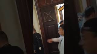 عضة كلب حبسته..زوج الإعلامية أميرة أبو شنب يسلم نفسه للمحكمة لتنفيذ حكم سجنه ٦ شهور