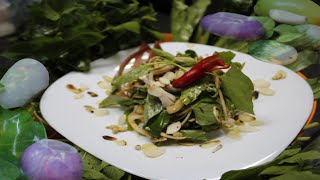 Banana flower with chicken salad( ញាំត្រយូងចេកសាច់មាន់)