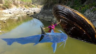 Following the beautiful woman to dig for pearls, this scene is truly spectacular