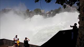 Rheinfall mit fast 800m3 Wasser pro Sekunde.