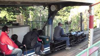 松田ミニ鉄道は石炭燃料The Mt. Matsuda mini-railroad is a high power with coal fuel