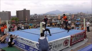 鳥取だらずプロレスJU秋の中古車フェア大会セミファイナル(2016.9.25　ホープタウン屋上駐車場)