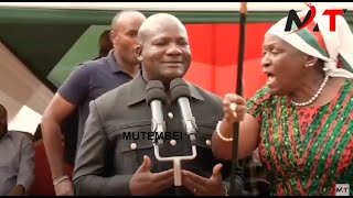 DRUNK Women Rep. Elsie Muhanda shockingly attacks Gov. Barasa with a Rungu infront of residents!!