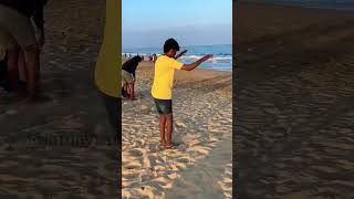 மெரினா Beach ல் சாகசம் செய்யும் வாலிபர்கள் 🔥😍 #shorts #sanjaysamy #viral #marinabeach #chennai