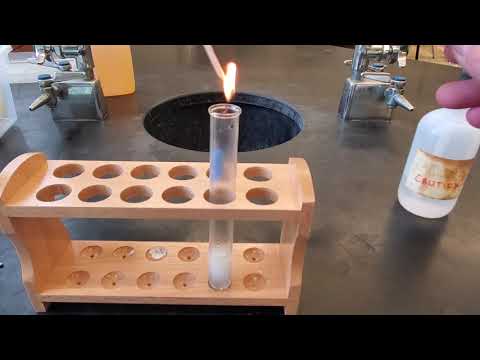 What happens when zinc and sulfuric acid are mixed?