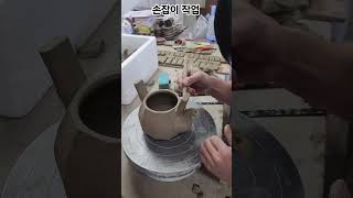 #도예 #ceramic #도예가 #pottery #도예공방 #clay #쇼츠 #handmade #청욱요#박주욱#김해 청욱요 박주욱 작가 손잡이 작업