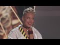 p nk accepts the michael jackson video vanguard award 2017 vmas mtv