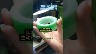 （2）清雅温润的底子，加之一抹青翠绿意，喜欢这样的辣色白底青的姐妹快留下圈口吧~#翡翠手镯定制 #翡翠手镯 #珠宝首饰