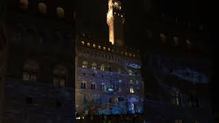 Firenze Uno squalo esce da Palazzo Vecchio #shark #palazzovecchio#firenze#florence#christmas#lights