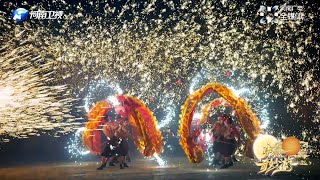 火树银花，漫天飞舞。好美！中秋奇妙游之打铁花 | Fire trees and silver flowers, flying all over the sky. What a nice view!