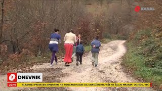 Djeca do škole primorana pješačiti šumom punom vukova