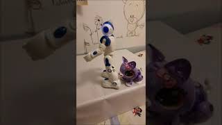 Toy Kombat: Dancing Robot vs Bot Kitty Battle 9 Round 4